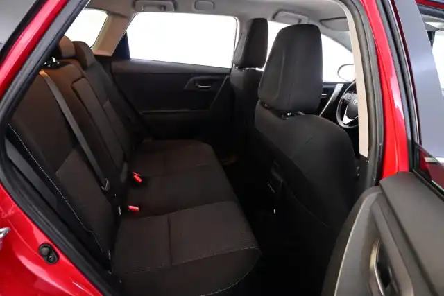 Punainen Farmari, Toyota Auris – TZN-596