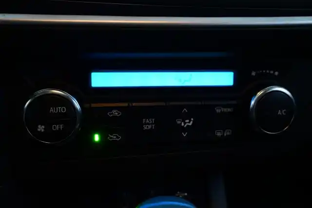 Punainen Farmari, Toyota Auris – TZN-596