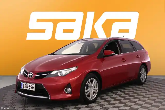 Punainen Farmari, Toyota Auris – TZN-596