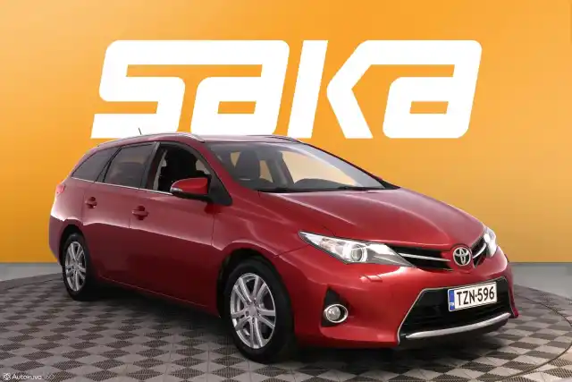 Punainen Farmari, Toyota Auris – TZN-596