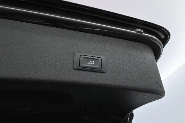Harmaa Farmari, Audi A4 – TZO-271