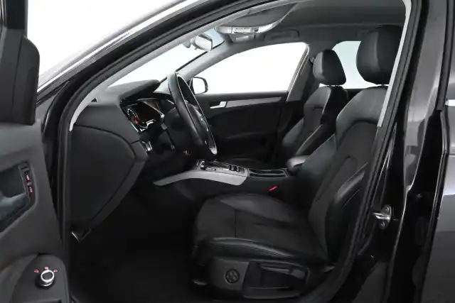 Harmaa Farmari, Audi A4 – TZO-271