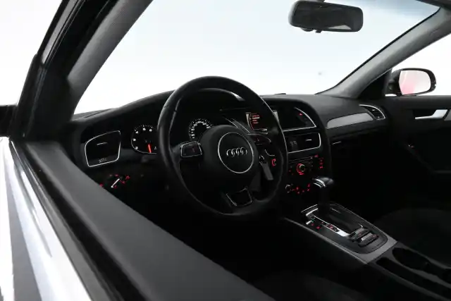 Harmaa Farmari, Audi A4 – TZO-271