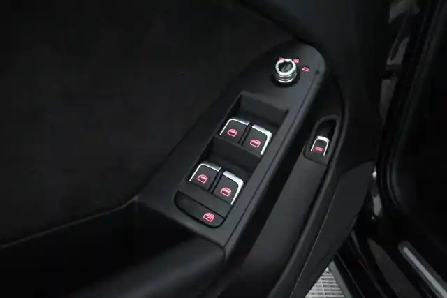 Harmaa Farmari, Audi A4 – TZO-271