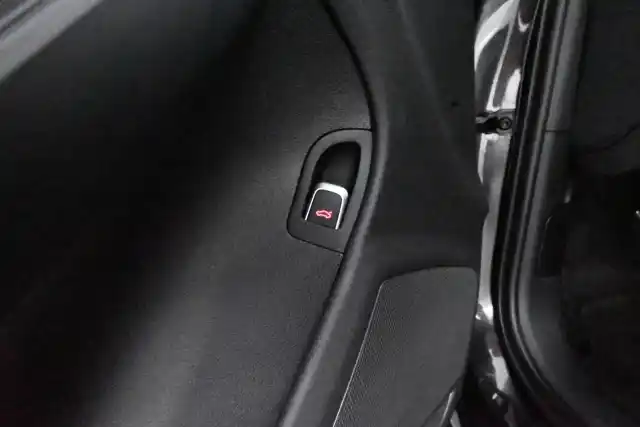 Harmaa Farmari, Audi A4 – TZO-271