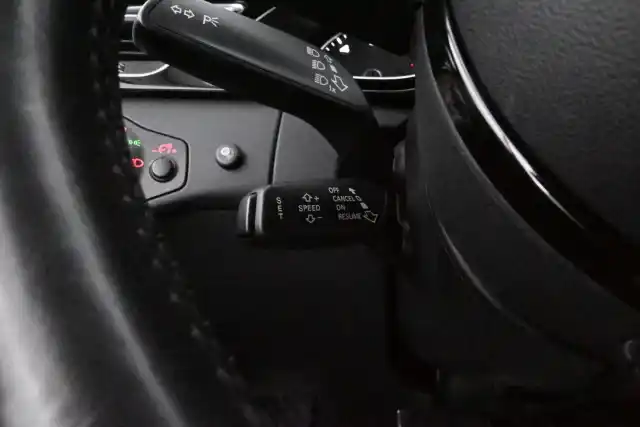 Harmaa Farmari, Audi A4 – TZO-271
