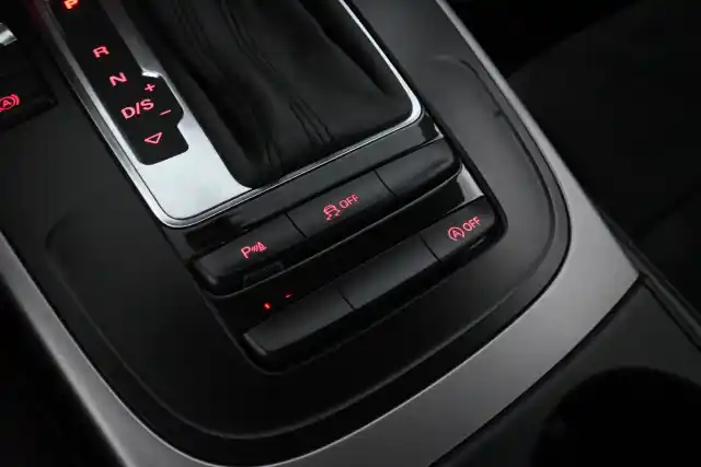 Harmaa Farmari, Audi A4 – TZO-271
