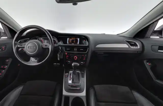Harmaa Farmari, Audi A4 – TZO-271