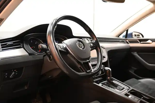 Sininen Farmari, Volkswagen Passat – TZO-379