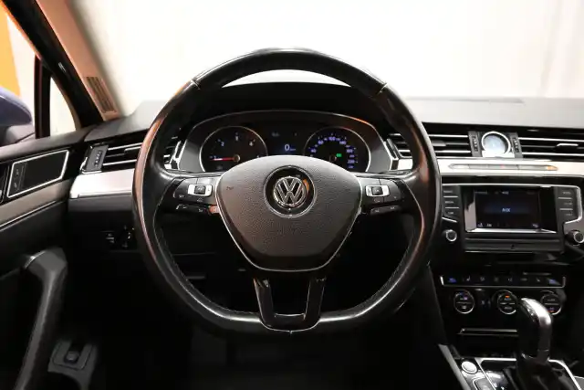 Sininen Farmari, Volkswagen Passat – TZO-379