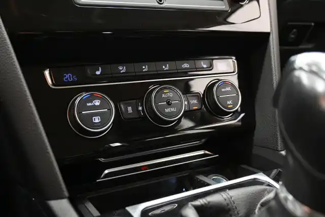 Sininen Farmari, Volkswagen Passat – TZO-379