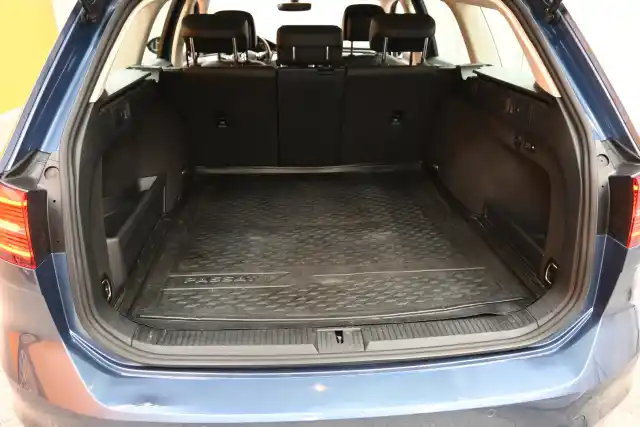 Sininen Farmari, Volkswagen Passat – TZO-379