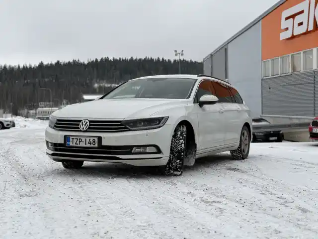 Valkoinen Farmari, Volkswagen Passat – TZP-148