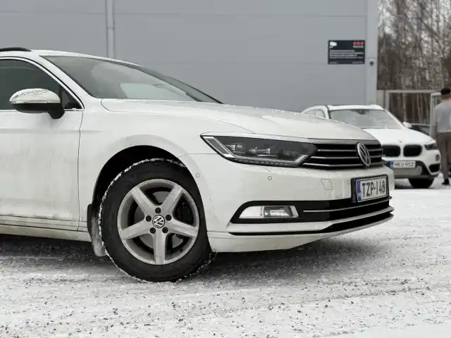 Valkoinen Farmari, Volkswagen Passat – TZP-148