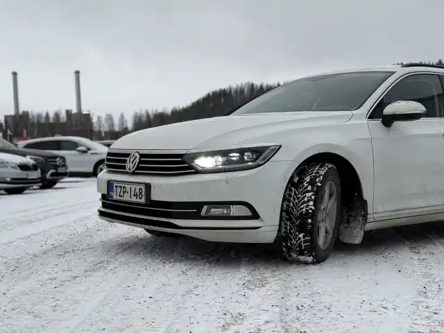 Valkoinen Farmari, Volkswagen Passat – TZP-148