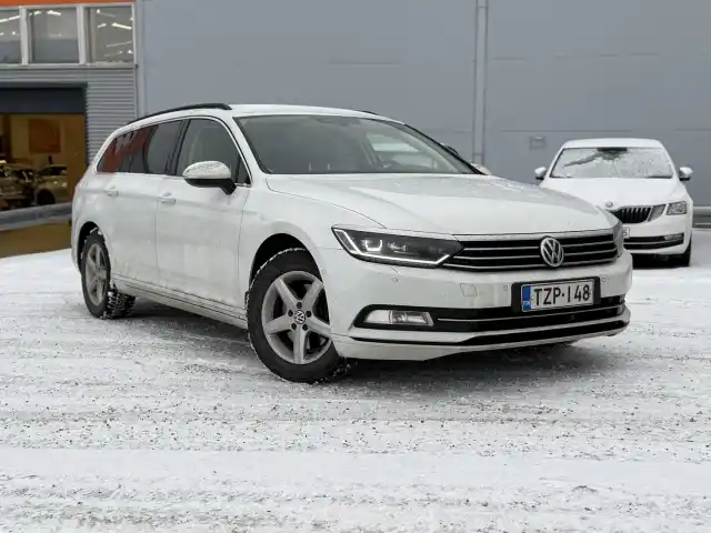 Valkoinen Farmari, Volkswagen Passat – TZP-148