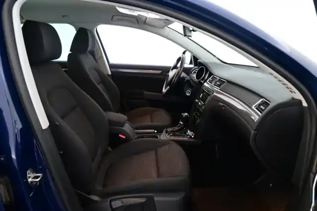 Sininen Farmari, Skoda Superb – TZR-618