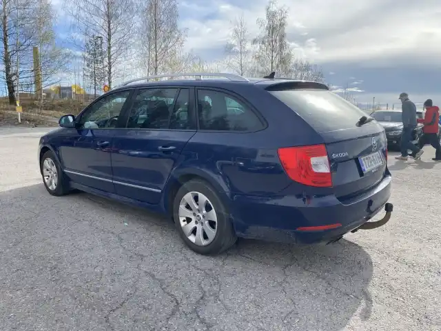 Sininen Farmari, Skoda Superb – TZR-618