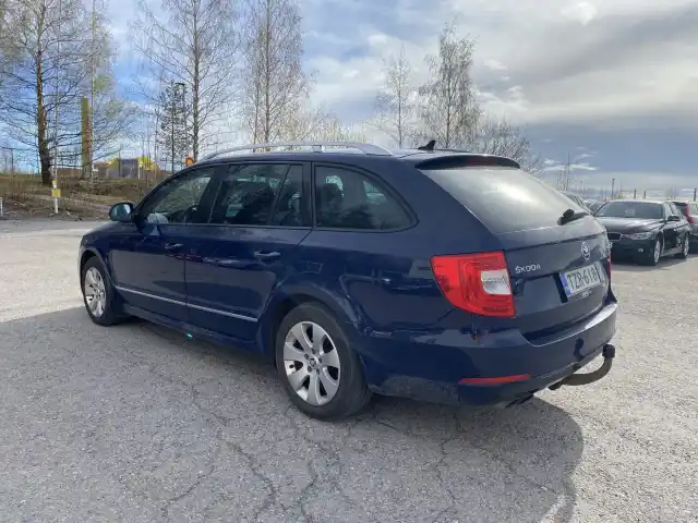 Sininen Farmari, Skoda Superb – TZR-618
