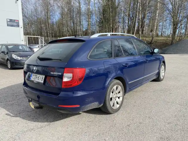 Sininen Farmari, Skoda Superb – TZR-618