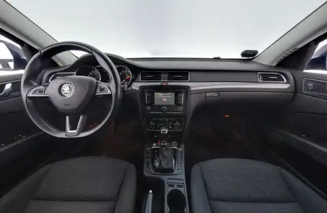 Sininen Farmari, Skoda Superb – TZR-618