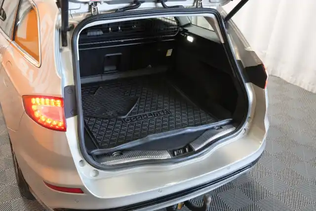 Harmaa Farmari, Ford Mondeo – TZR-713