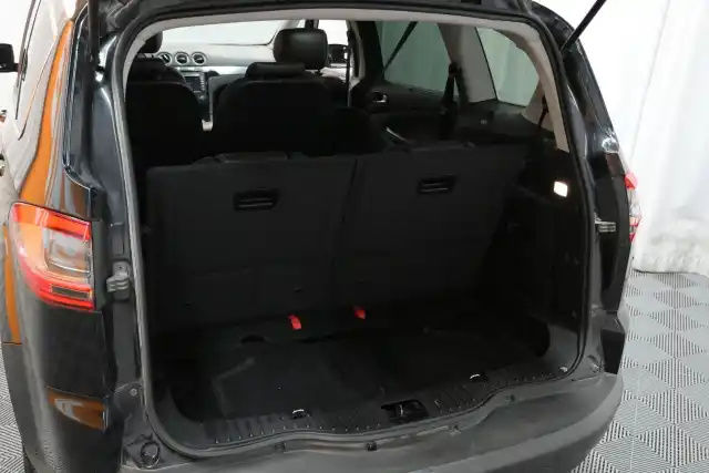 Musta Tila-auto, Ford S-Max – TZR-791