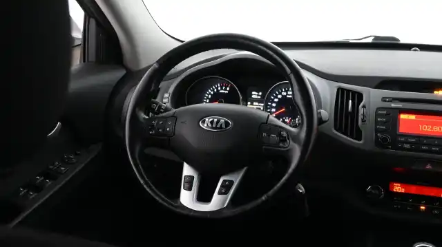 Harmaa Maastoauto, Kia Sportage – TZR-851