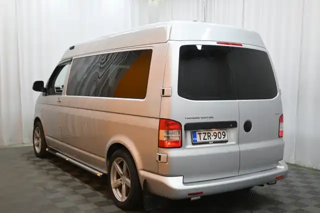 Harmaa Tila-auto, Volkswagen Transporter – TZR-909