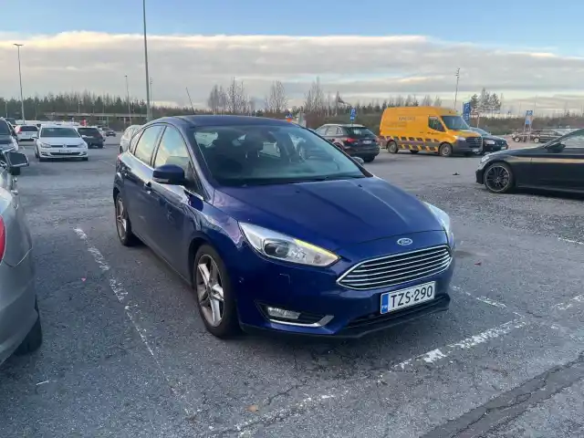 Sininen Viistoperä, Ford Focus – TZS-290