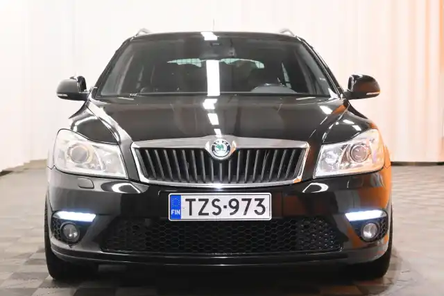 Musta Farmari, Skoda Octavia – TZS-973