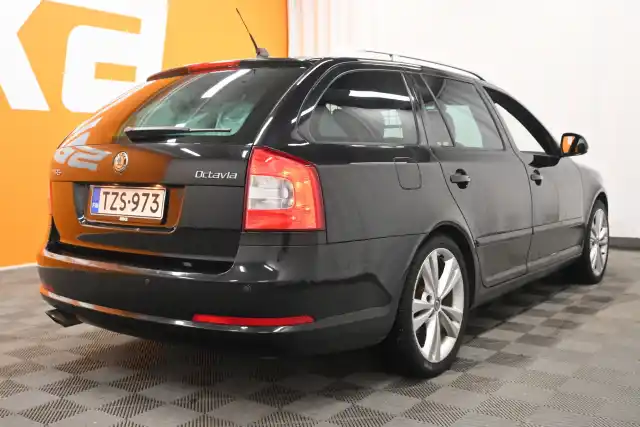 Musta Farmari, Skoda Octavia – TZS-973