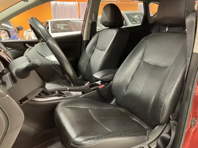 Punainen Viistoperä, Nissan Pulsar – TZT-857