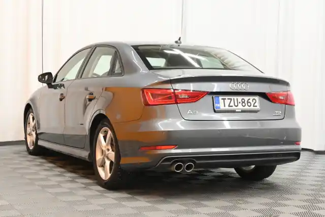 Harmaa Sedan, Audi A3 – TZU-862