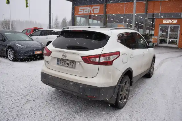 Valkoinen Maastoauto, Nissan Qashqai – TZX-477