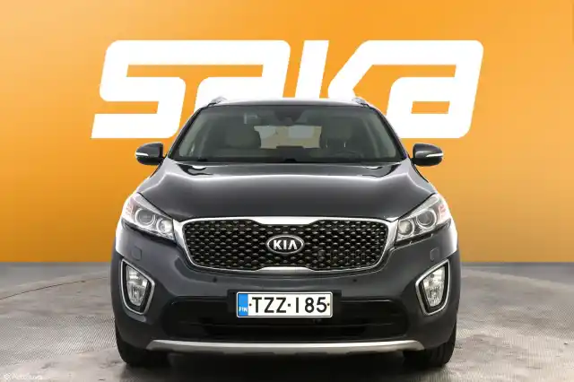 Harmaa Maastoauto, Kia Sorento – TZZ-185