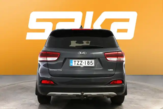 Harmaa Maastoauto, Kia Sorento – TZZ-185