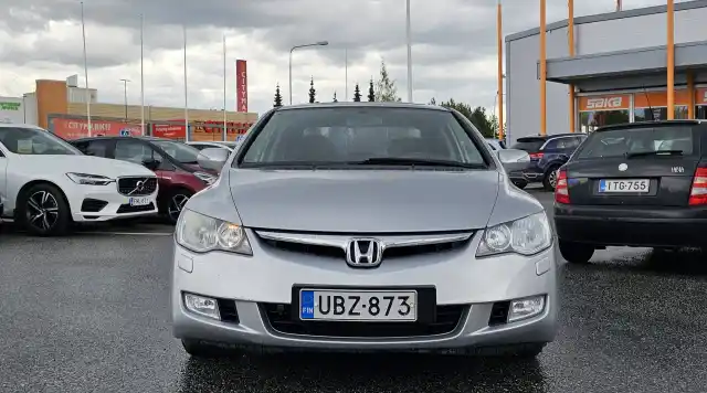 Harmaa Sedan, Honda Civic – UBZ-873
