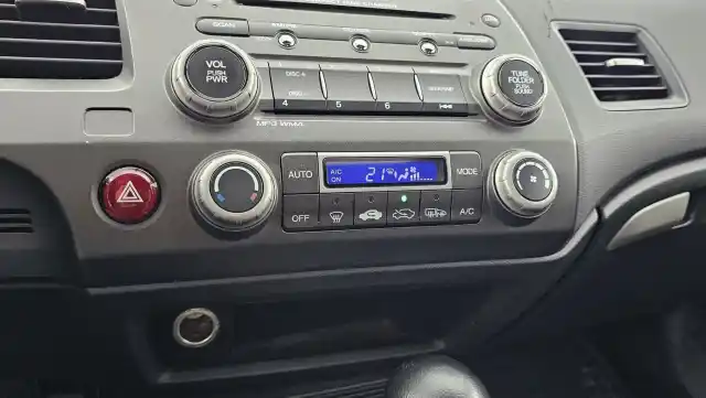 Harmaa Sedan, Honda Civic – UBZ-873