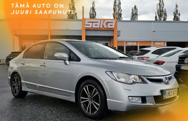 Harmaa Sedan, Honda Civic – UBZ-873