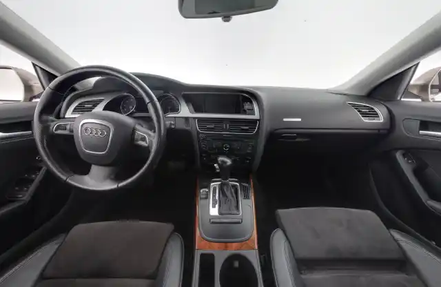 Ruskea Viistoperä, Audi A5 – UCG-711