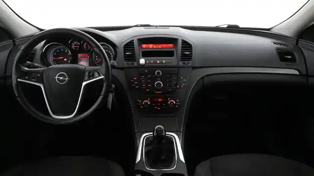 Harmaa Viistoperä, Opel Insignia – UCI-321