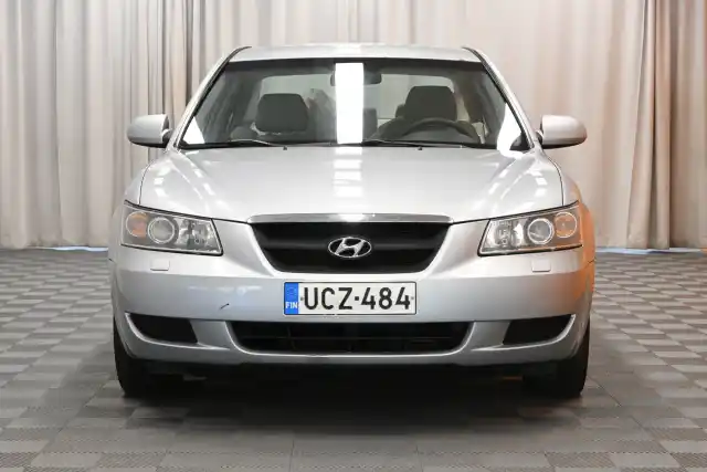 Hopea Sedan, Hyundai Sonata – UCZ-484