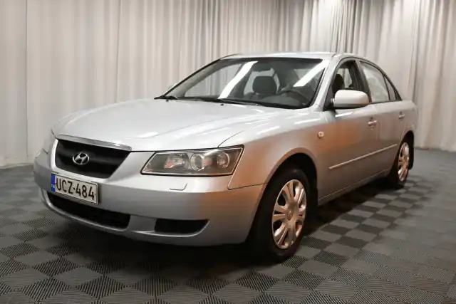 Hopea Sedan, Hyundai Sonata – UCZ-484