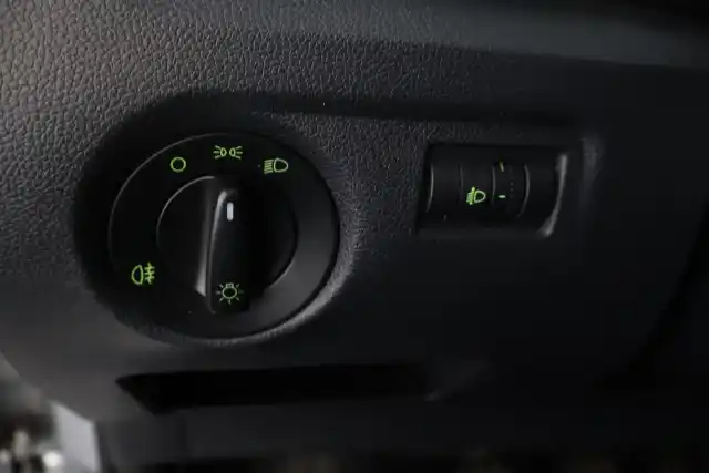 Harmaa Viistoperä, Skoda Fabia – UEF-878