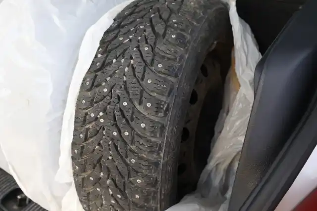 Harmaa Viistoperä, Skoda Fabia – UEF-878
