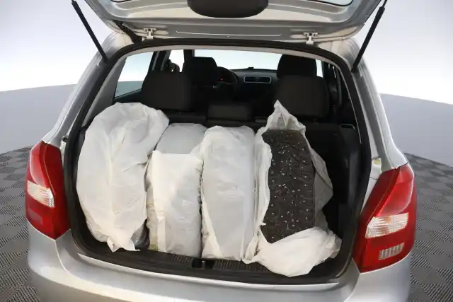 Harmaa Viistoperä, Skoda Fabia – UEF-878