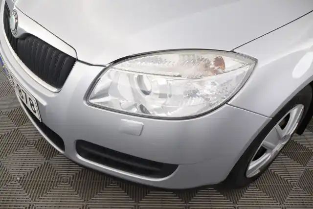 Harmaa Viistoperä, Skoda Fabia – UEF-878
