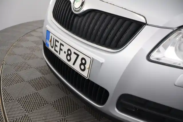 Harmaa Viistoperä, Skoda Fabia – UEF-878