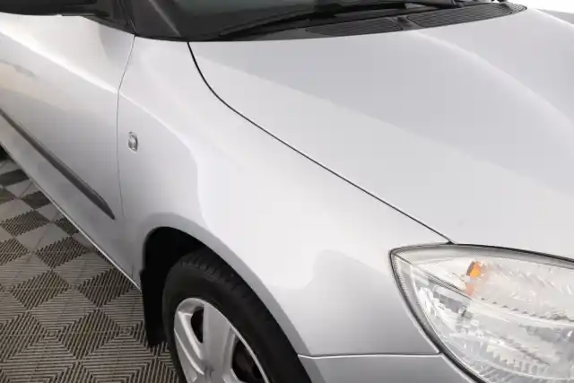 Harmaa Viistoperä, Skoda Fabia – UEF-878